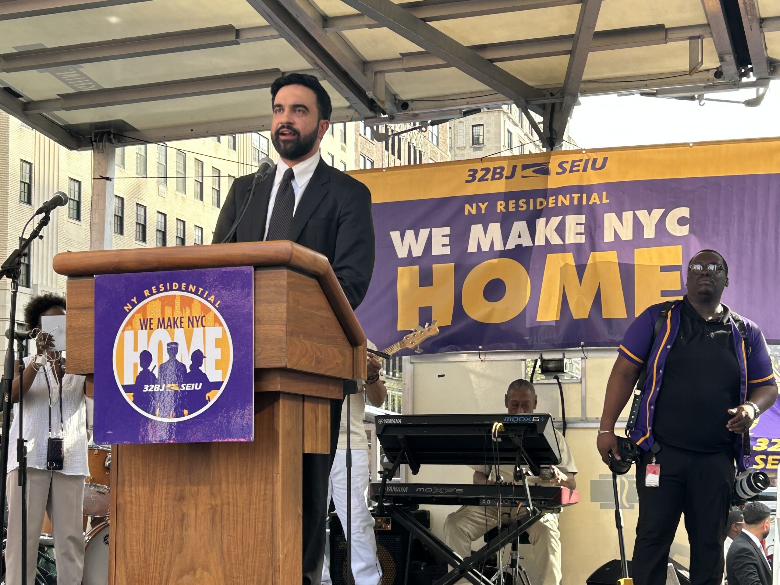 34,000 NYC Building Workers Just Authorized a Strike. The Mayor Cheered.