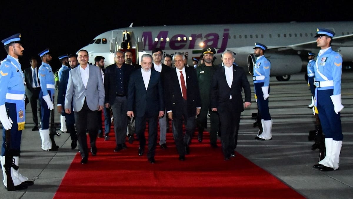 Iran Sends Diplomat to Pakistan, Refuses to Meet US Envoys