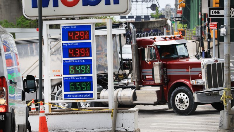 The US Economy Grew 2% While Consumers Ran Out of Cushion